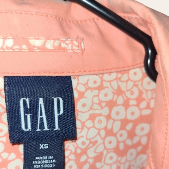 Jacket Gap Coral Button Up - Picture 10 of 12